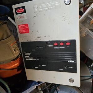 Leviton 3 Modul Voltage Surge Suppressor - Black and White